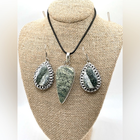 Chrysotile in Serpentine Pendant & Earrings Set - Picture 14 of 15